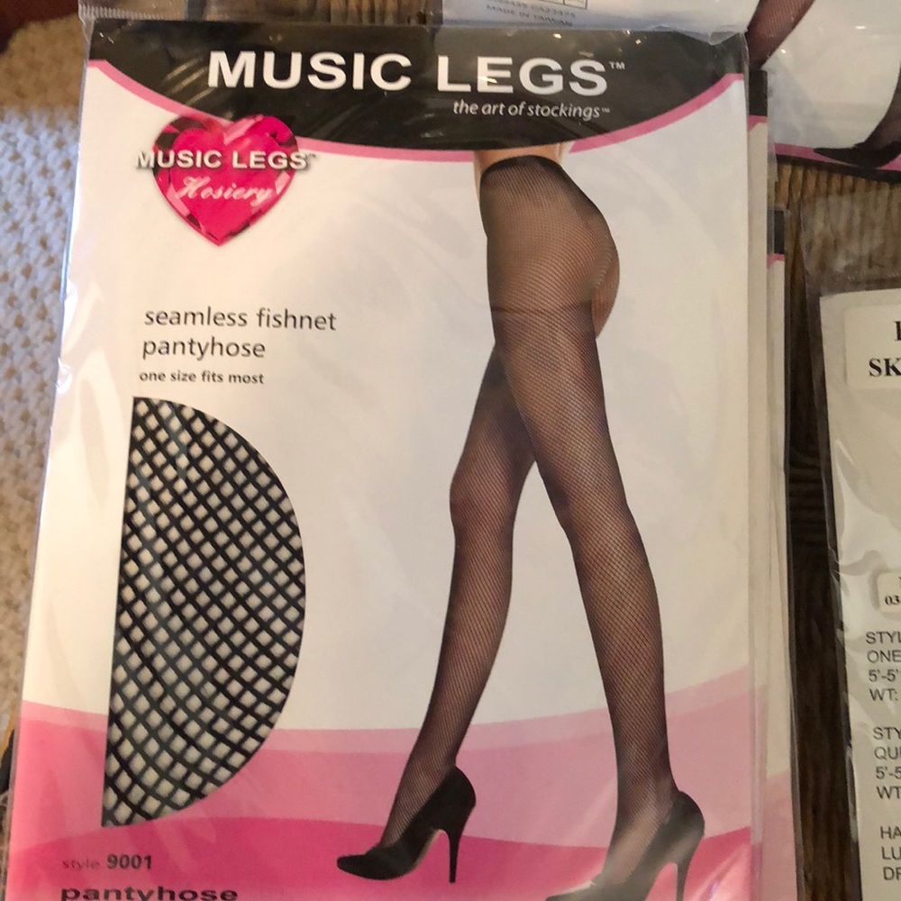 Music Legs pantyhose, seamless fishnet in black